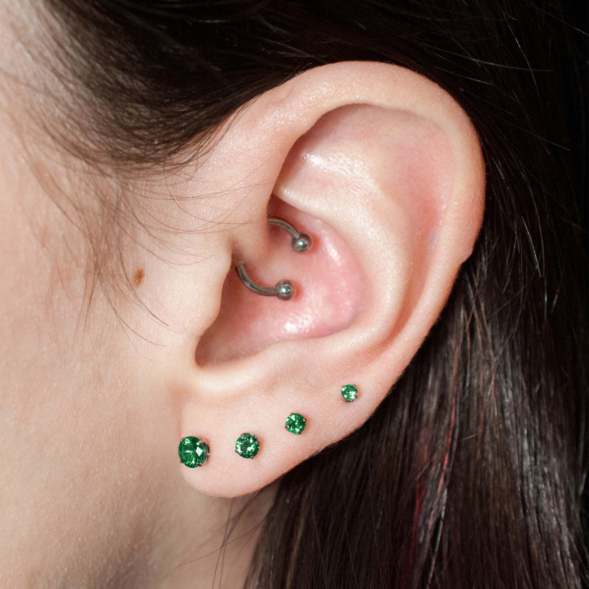 Emerald Prong Gem