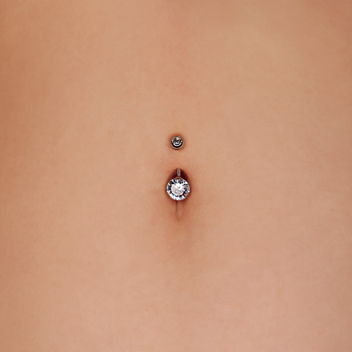 ROUND CZ NAVEL BAR IN SILVER